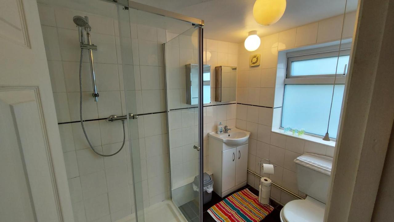 Gillings Villa -Perfect For Long & Short Stays Gillingham  Exterior photo