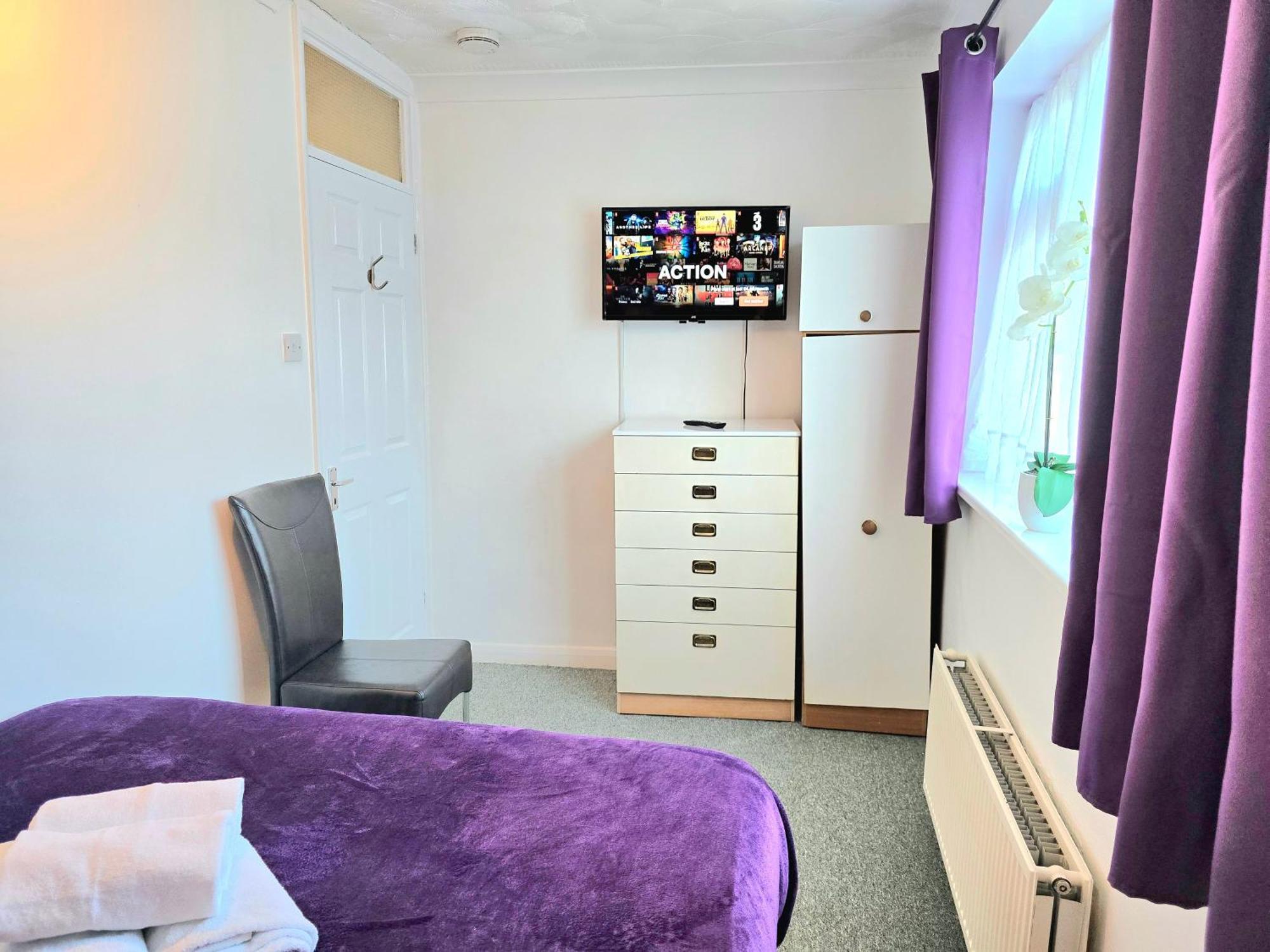 Gillings Villa -Perfect For Long & Short Stays Gillingham  Exterior photo